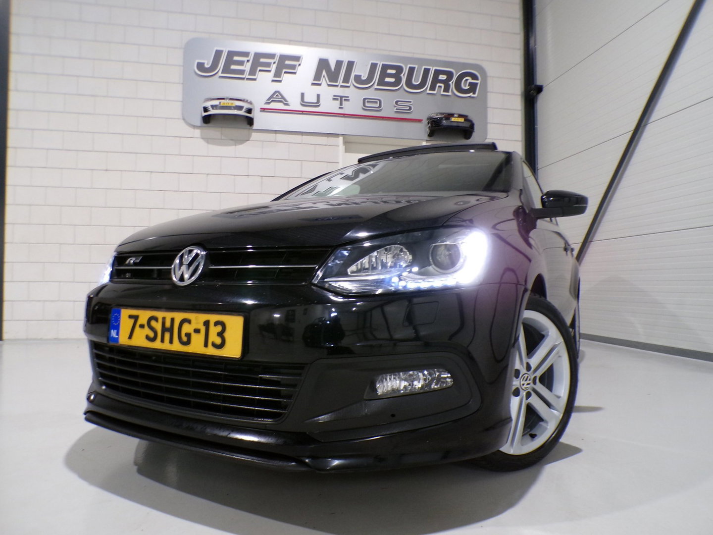 Volkswagen Polo 1.2 TSI R-Line Edition "Origineel NL!" Panoramadak Xenon-LED Navigatie Bluetooth Cruise-control 17"Velgen Garantie