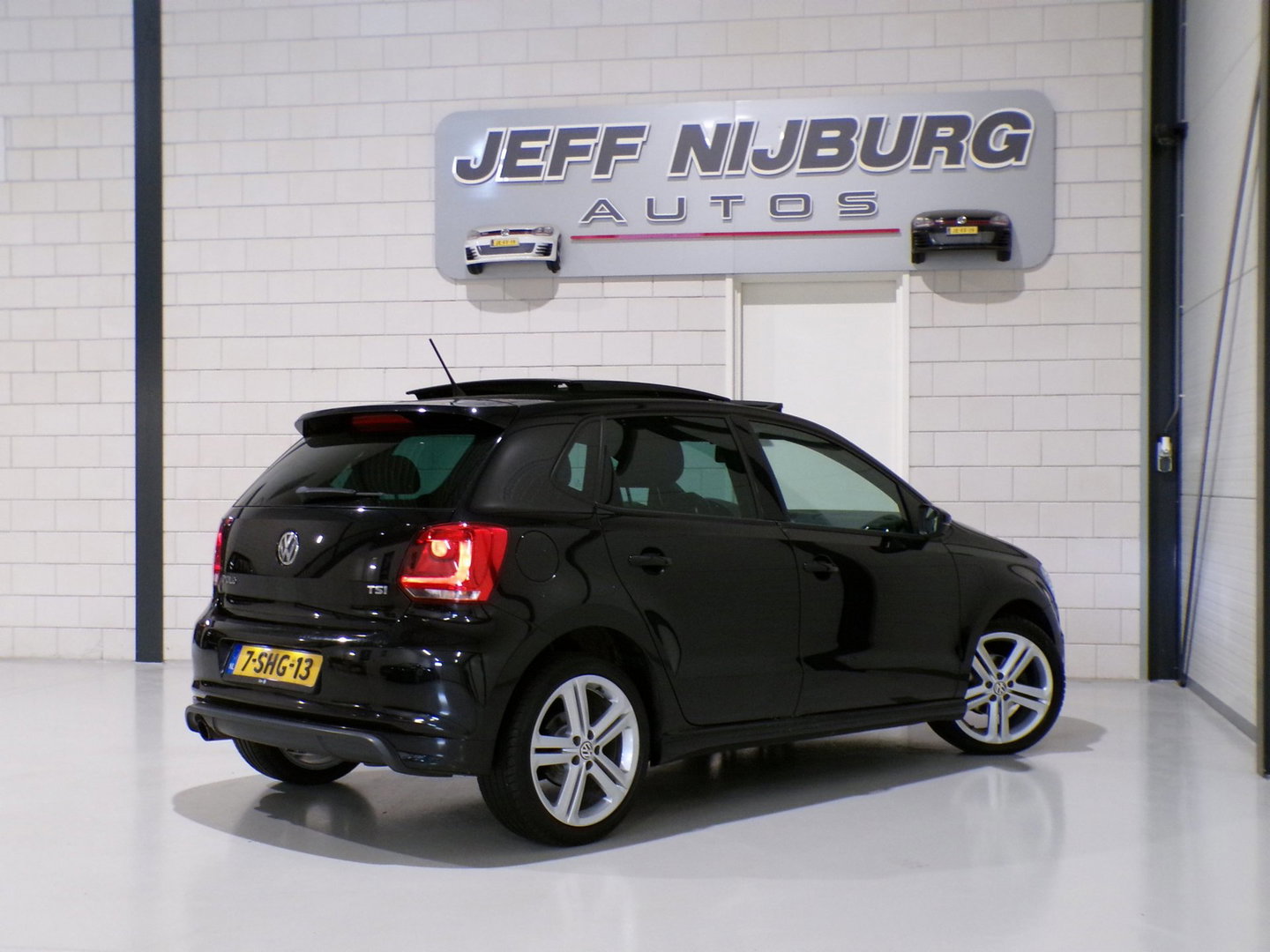 Volkswagen Polo 1.2 TSI R-Line Edition "Origineel NL!" Panoramadak Xenon-LED Navigatie Bluetooth Cruise-control 17"Velgen Garantie