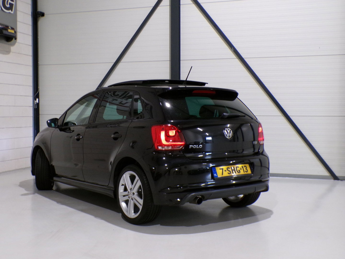 Volkswagen Polo 1.2 TSI R-Line Edition "Origineel NL!" Panoramadak Xenon-LED Navigatie Bluetooth Cruise-control 17"Velgen Garantie
