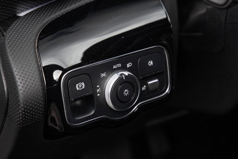 Mercedes-Benz A-Klasse 250 e Business Solution Luxury Limited CARPLAY / LEER / CAMERA / AUTOMAAT