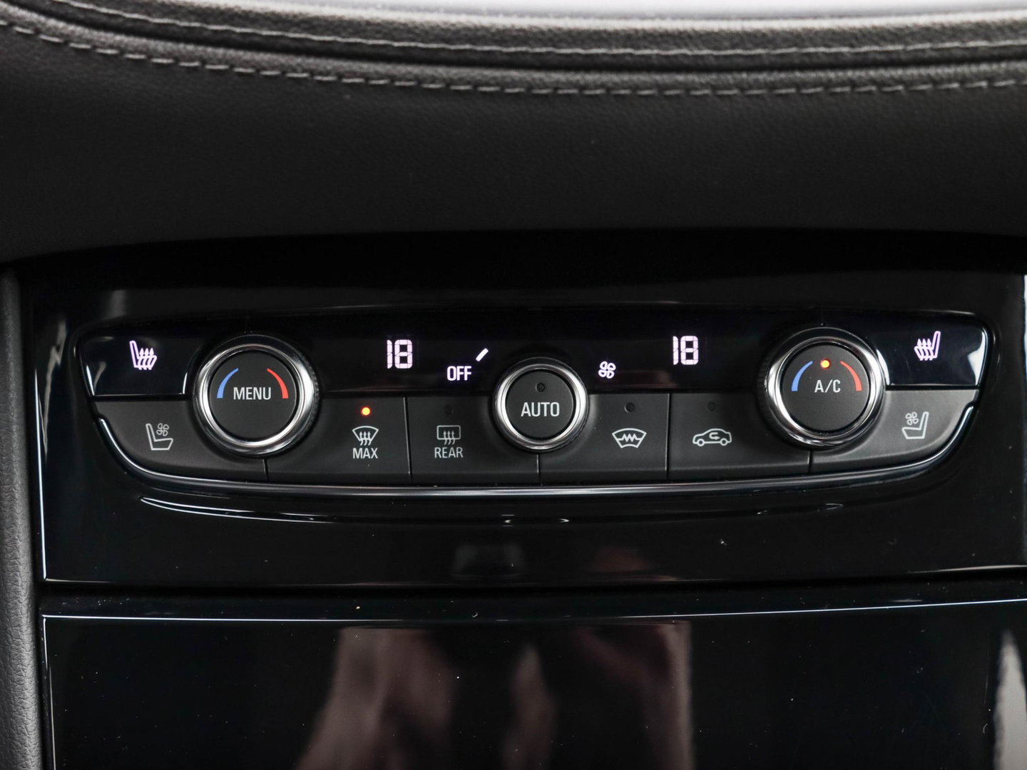 Opel Grandland X 1.6 Turbo Hybrid4 Ultimate