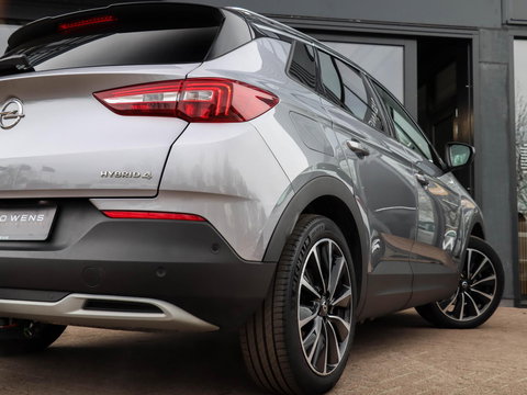 Opel Grandland X 1.6 Turbo Hybrid4 Ultimate