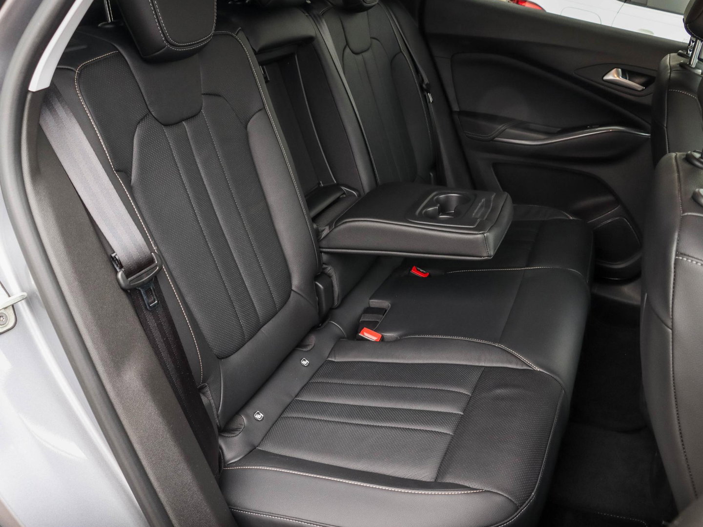 Opel Grandland X 1.6 Turbo Hybrid4 Ultimate