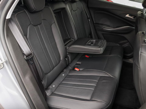 Opel Grandland X 1.6 Turbo Hybrid4 Ultimate