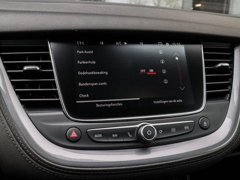 Opel Grandland X 1.6 Turbo Hybrid4 Ultimate