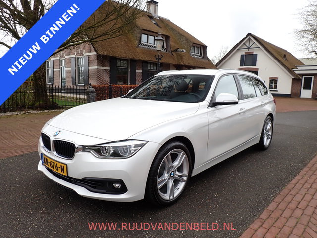 BMW 3 Serie - Touring 320i High-Exe / NAVI / 18'' / SPORTLEER / BLUETOOTH / VOORSTOELEN VERWARMD