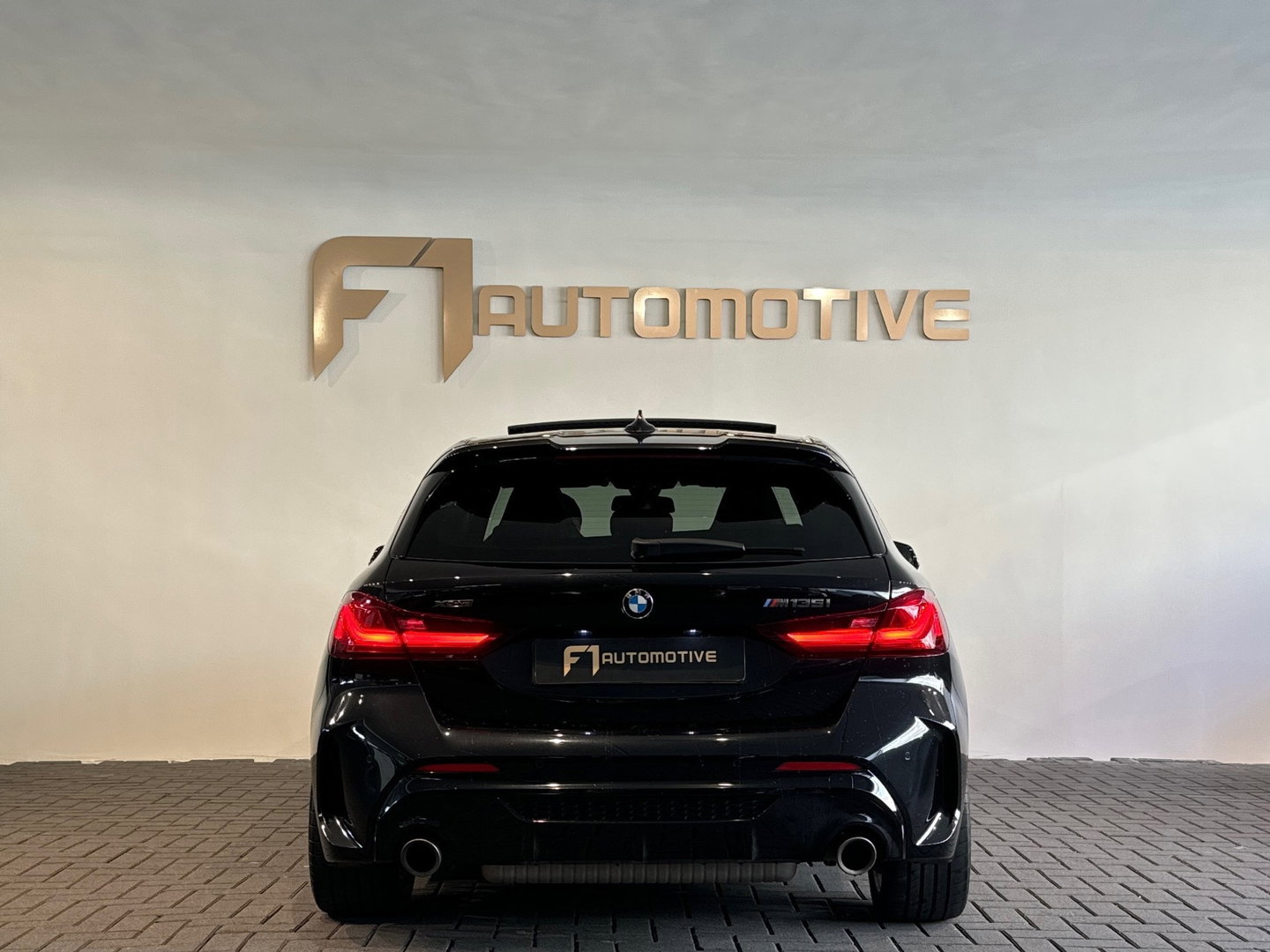 BMW 1-serie M135i xDrive Executive Pano|Keyless|Sfeer|HuD