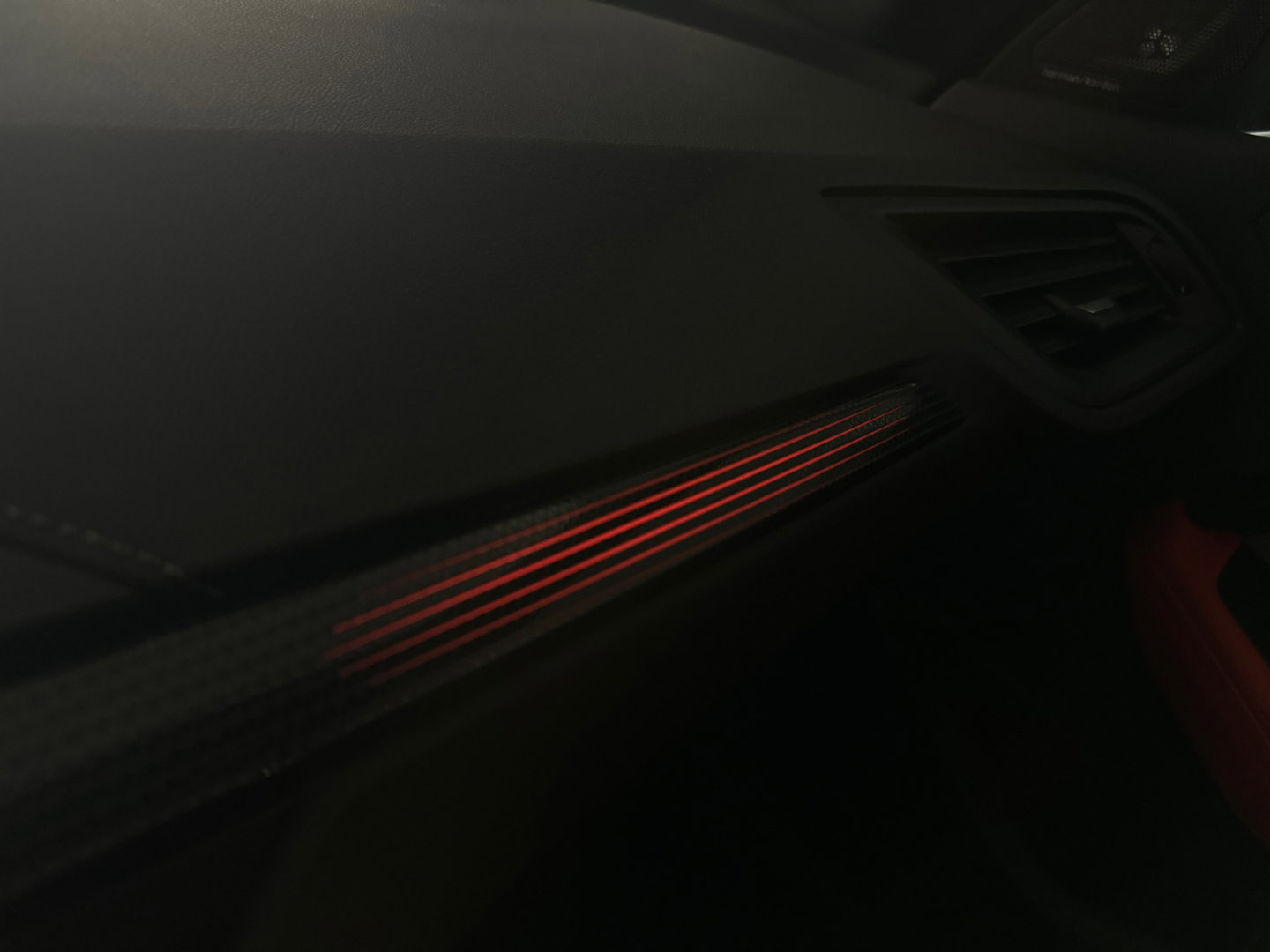 BMW 1-serie M135i xDrive Executive Pano|Keyless|Sfeer|HuD