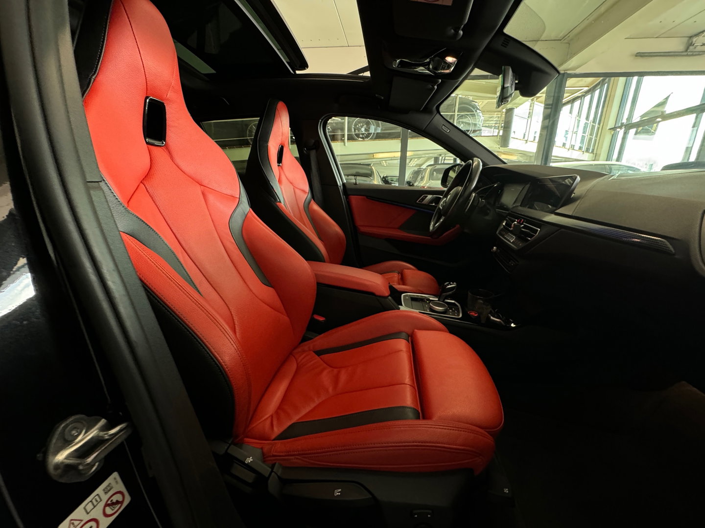 BMW 1-serie M135i xDrive Executive Pano|Keyless|Sfeer|HuD