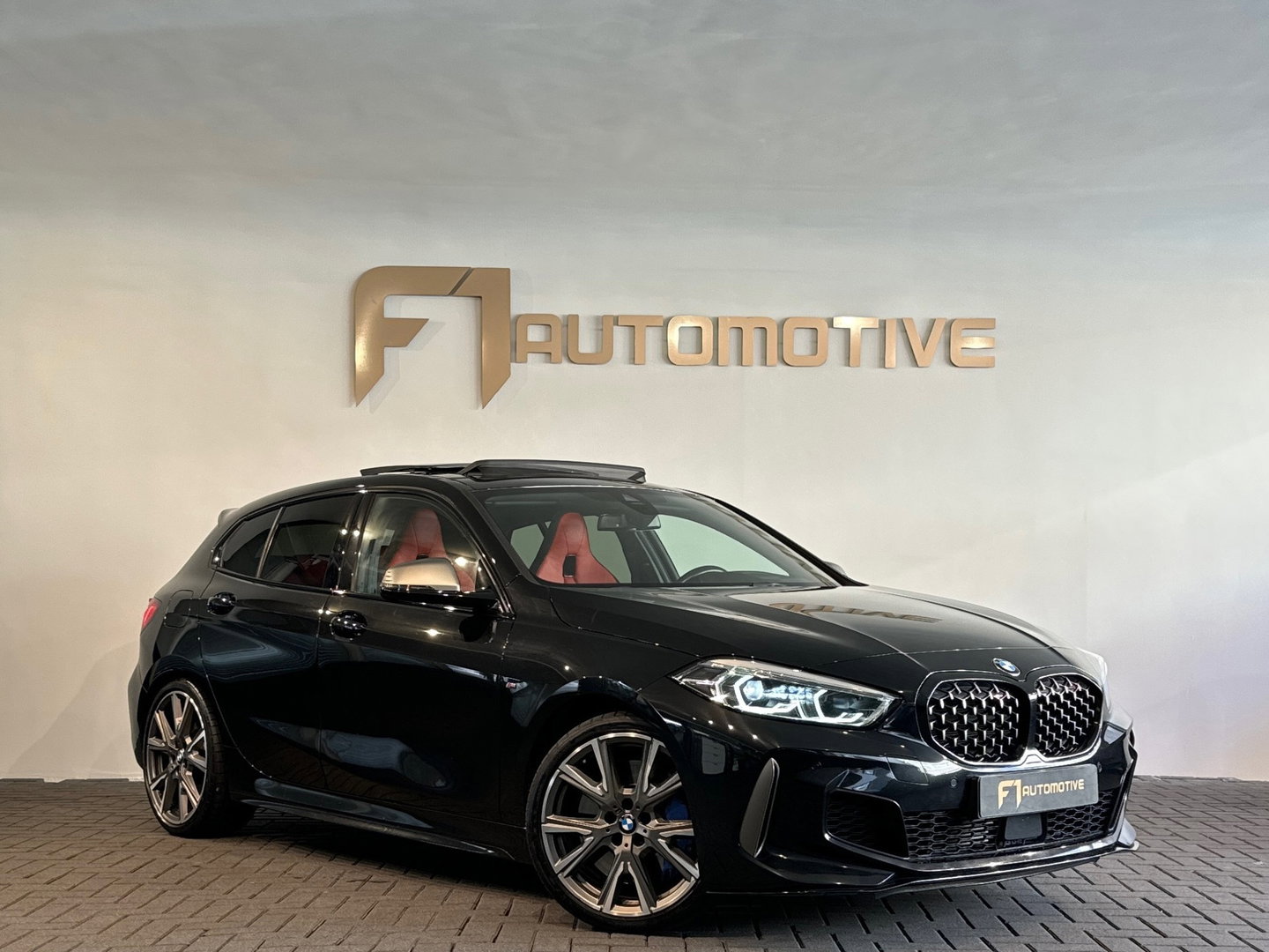 BMW 1-serie M135i xDrive Executive Pano|Keyless|Sfeer|HuD