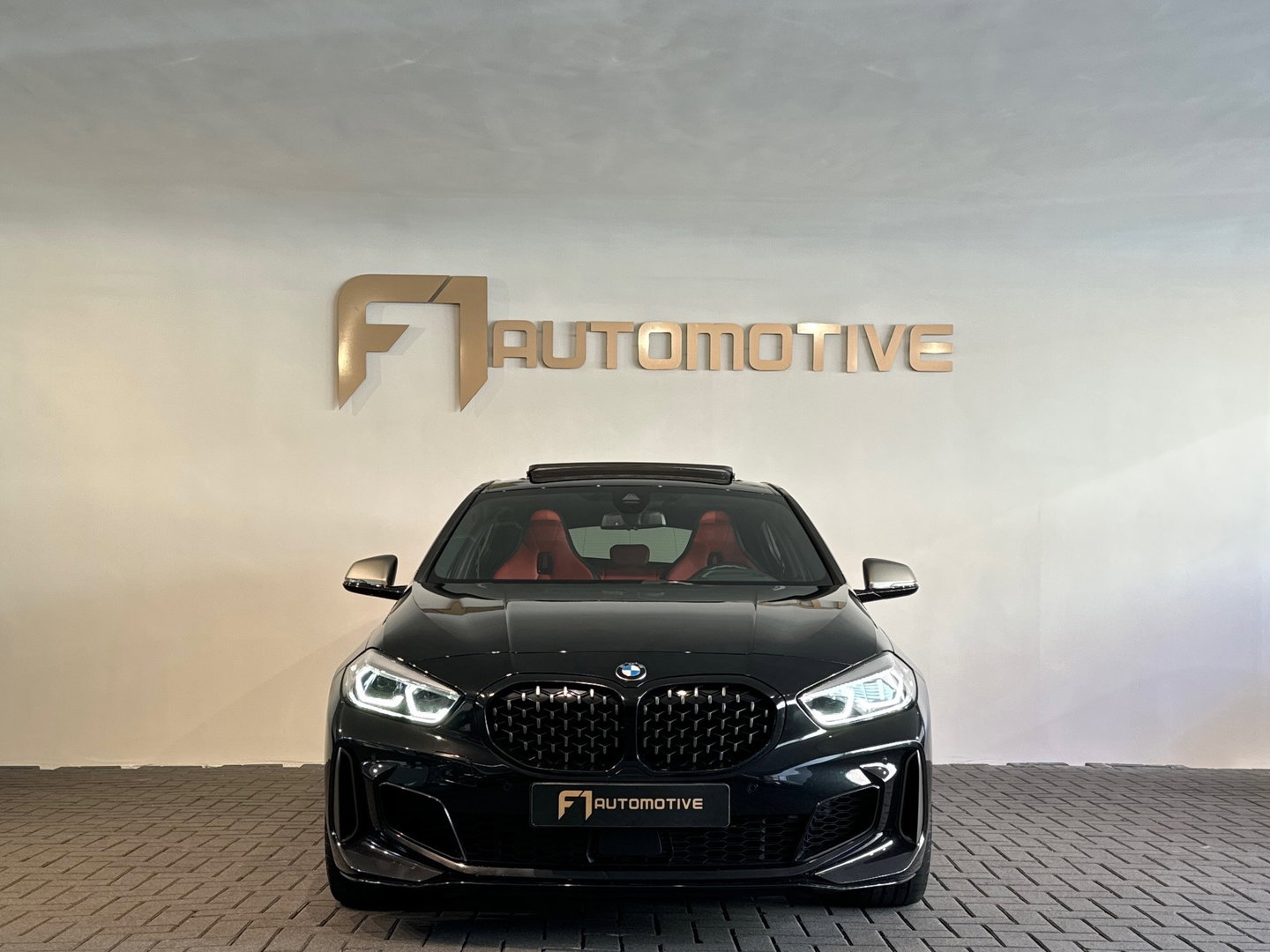 BMW 1-serie M135i xDrive Executive Pano|Keyless|Sfeer|HuD