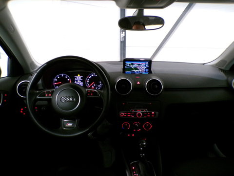 Audi A1 Sportback 1.0 TFSI Adrenalin S-Line "Origineel NL!" Automaat! Stoelverwarming Parkeersensoren Navigatie Bluetooth 17"Velg