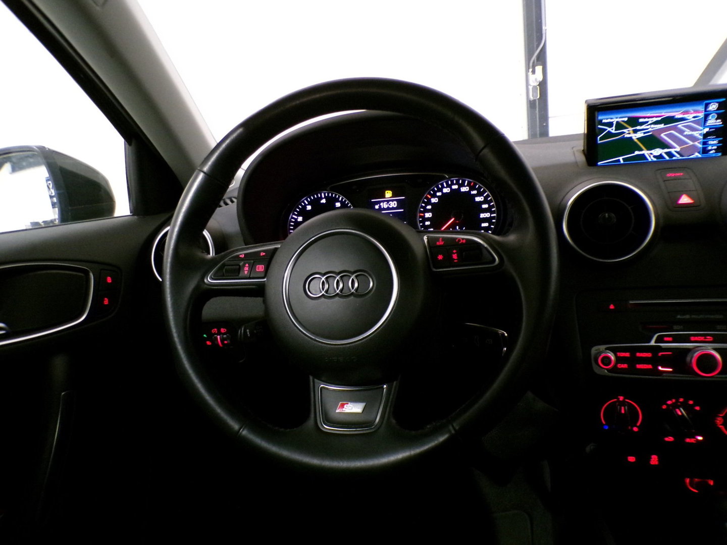 Audi A1 Sportback 1.0 TFSI Adrenalin S-Line "Origineel NL!" Automaat! Stoelverwarming Parkeersensoren Navigatie Bluetooth 17"Velg