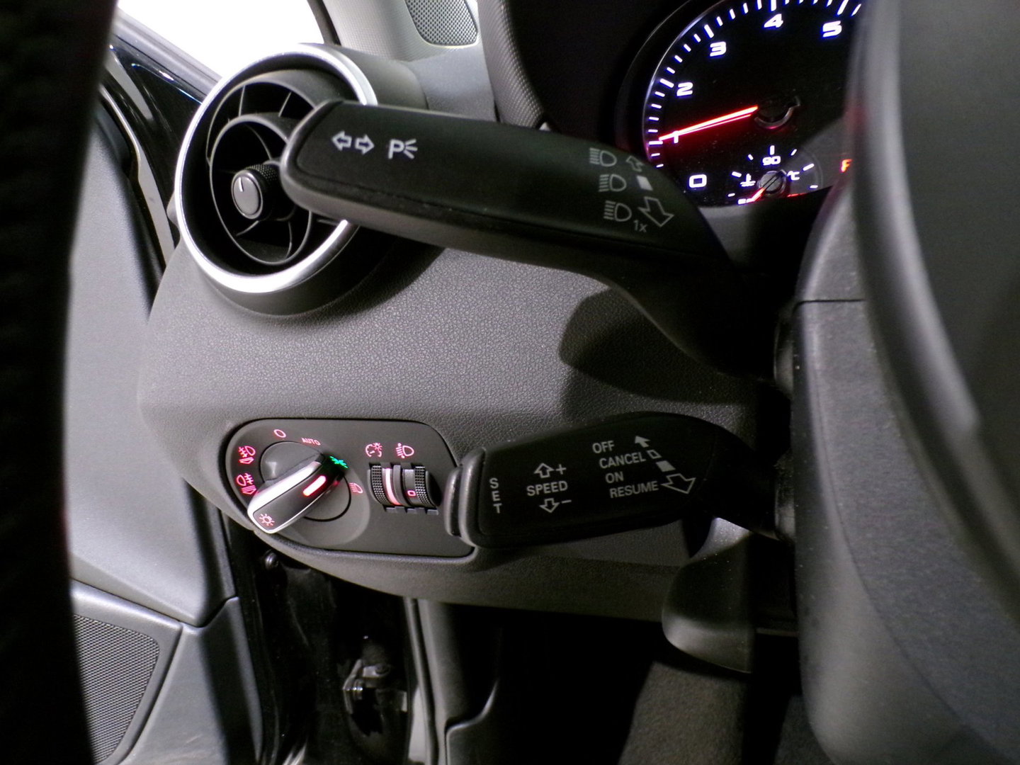 Audi A1 Sportback 1.0 TFSI Adrenalin S-Line "Origineel NL!" Automaat! Stoelverwarming Parkeersensoren Navigatie Bluetooth 17"Velg