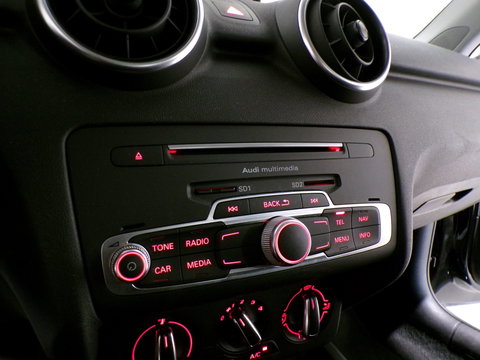 Audi A1 Sportback 1.0 TFSI Adrenalin S-Line "Origineel NL!" Automaat! Stoelverwarming Parkeersensoren Navigatie Bluetooth 17"Velg