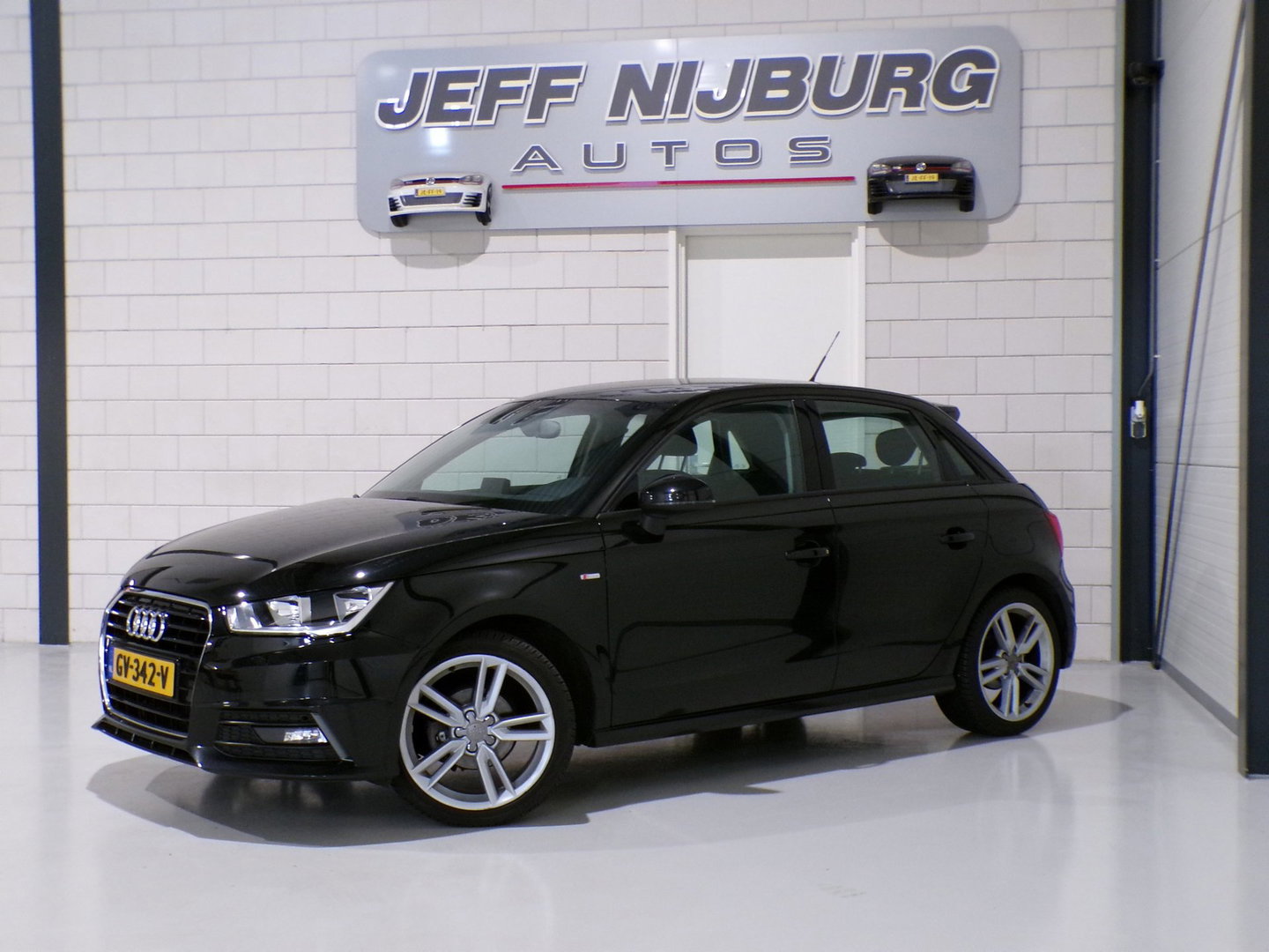 Audi A1 Sportback 1.0 TFSI Adrenalin S-Line "Origineel NL!" Automaat! Stoelverwarming Parkeersensoren Navigatie Bluetooth 17"Velg