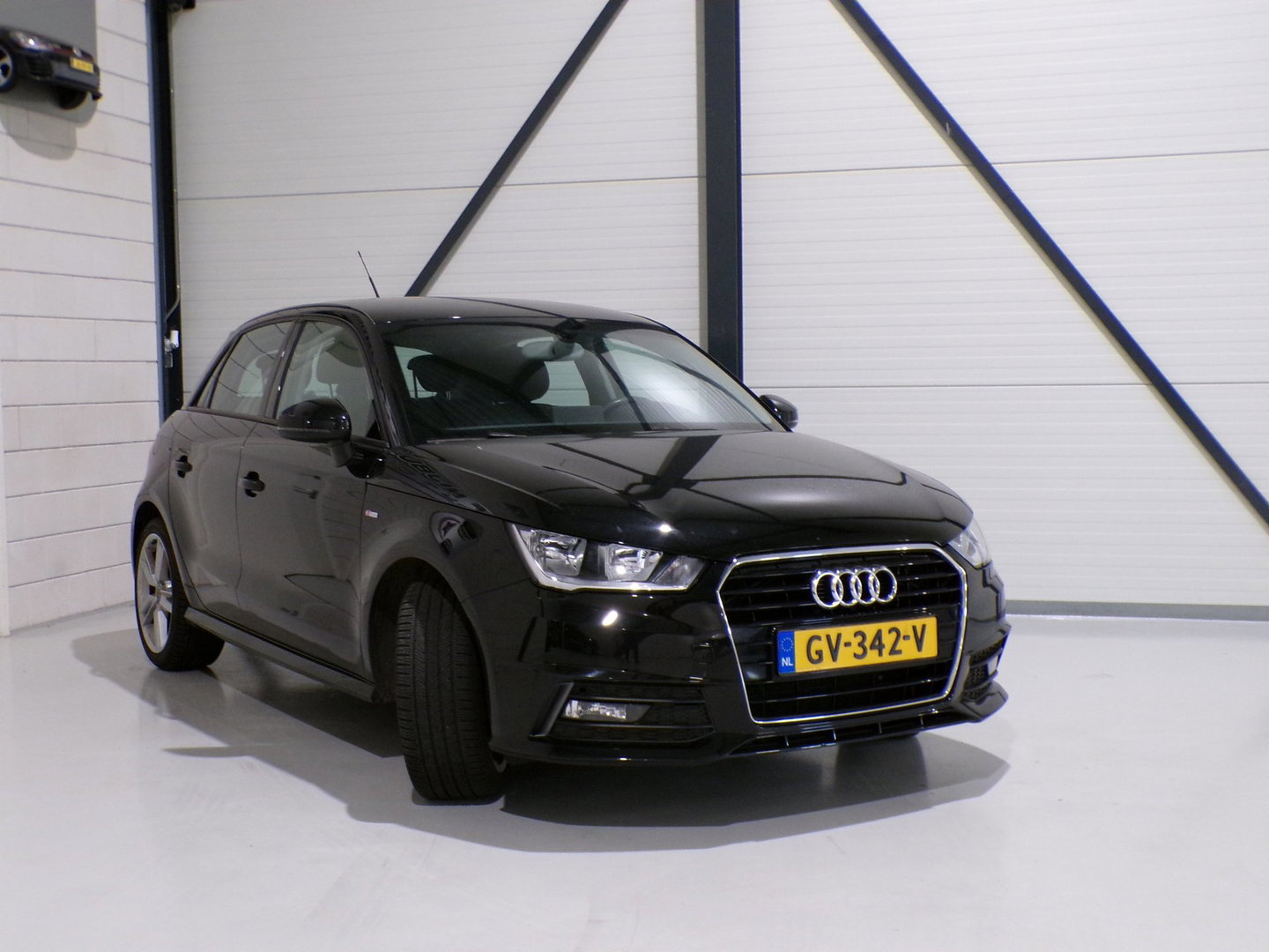 Audi A1 Sportback 1.0 TFSI Adrenalin S-Line "Origineel NL!" Automaat! Stoelverwarming Parkeersensoren Navigatie Bluetooth 17"Velg
