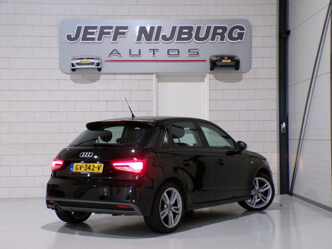 Audi A1 Sportback 1.0 TFSI Adrenalin S-Line "Origineel NL!" Automaat! Stoelverwarming Parkeersensoren Navigatie Bluetooth 17"Velg