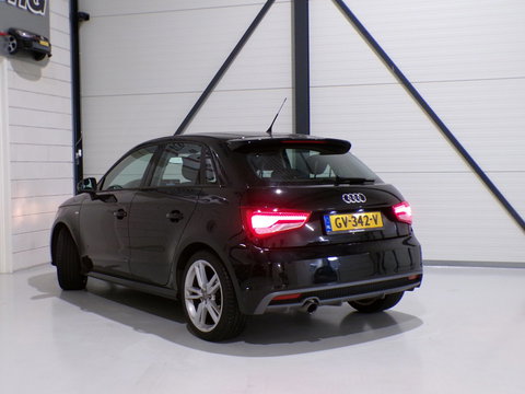 Audi A1 Sportback 1.0 TFSI Adrenalin S-Line "Origineel NL!" Automaat! Stoelverwarming Parkeersensoren Navigatie Bluetooth 17"Velg