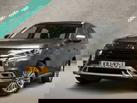 Mitsubishi Outlander - 2.4 PHEV Deluxe 225Pk Automaat (APPLE CARPLAY, GROOT NAVI, CAMERA, LEDER/ALCANTARA, STOELVERWARMING, SPORTSTOELEN, GETINT GLAS, CRUISE, NIEUWSTAAT)