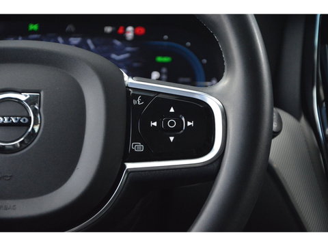 Volvo XC60 T6 Hybride AWD Plus Dark LONG RANGE | Panoramadak | Stoel + Stuur Verwarmd | Camera | Apple CarPlay |