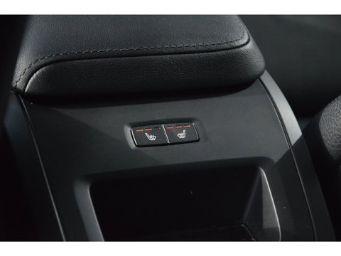 Volvo XC60 T6 Hybride AWD Plus Dark LONG RANGE | Panoramadak | Stoel + Stuur Verwarmd | Camera | Apple CarPlay |