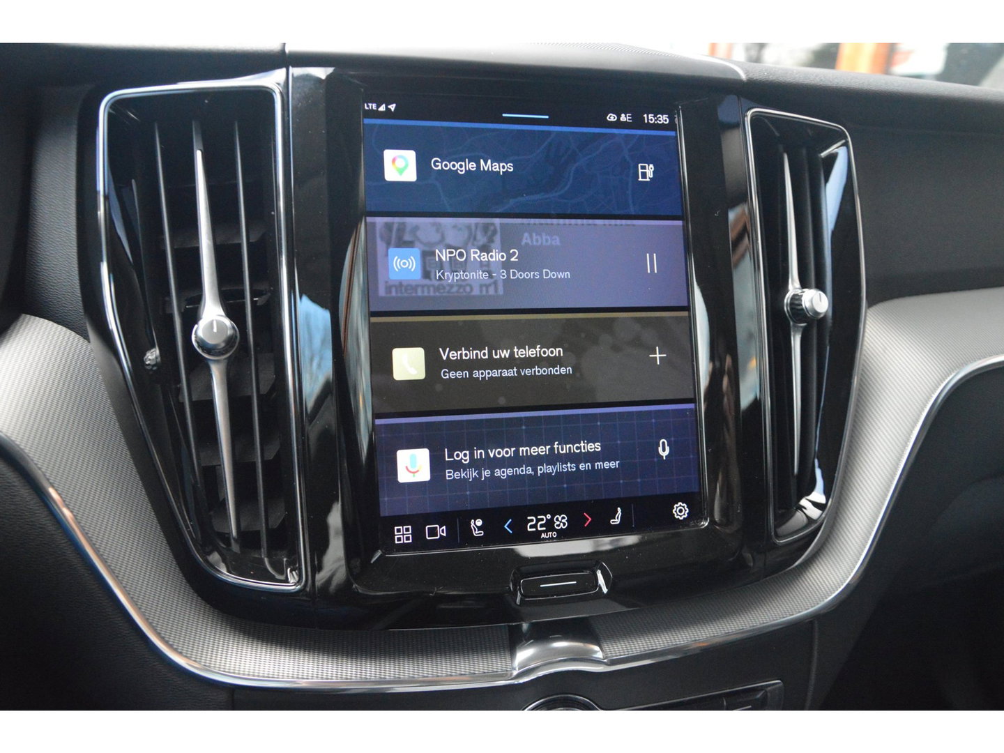 Volvo XC60 T6 Hybride AWD Plus Dark LONG RANGE | Panoramadak | Stoel + Stuur Verwarmd | Camera | Apple CarPlay |