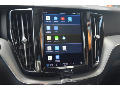 Volvo XC60 T6 Hybride AWD Plus Dark LONG RANGE | Panoramadak | Stoel + Stuur Verwarmd | Camera | Apple CarPlay |