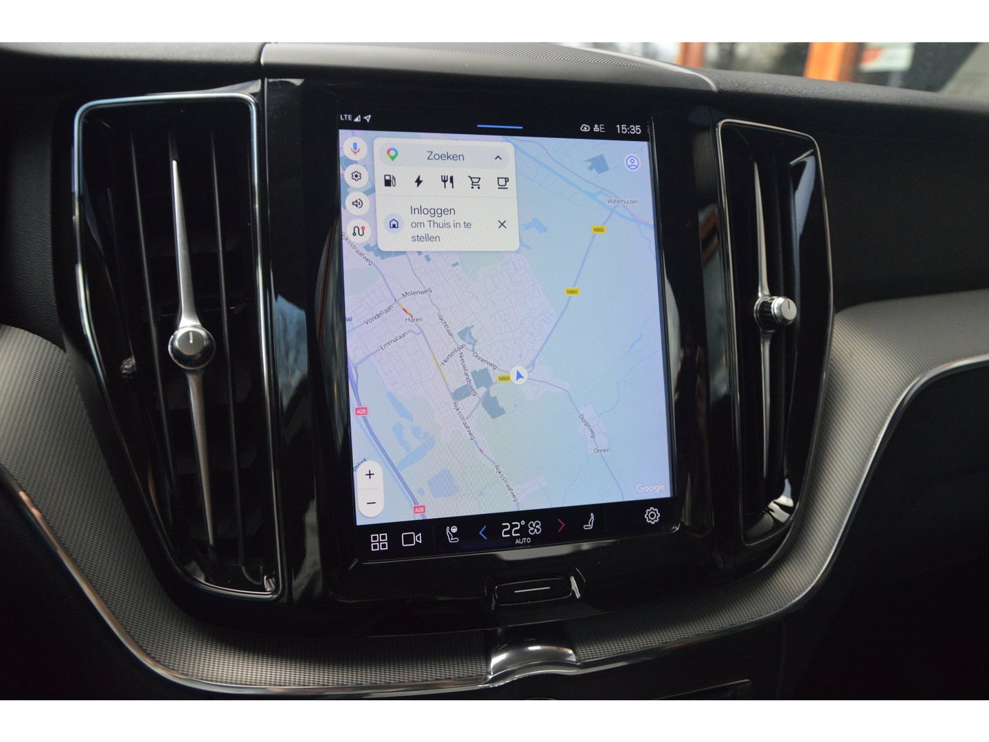 Volvo XC60 T6 Hybride AWD Plus Dark LONG RANGE | Panoramadak | Stoel + Stuur Verwarmd | Camera | Apple CarPlay |