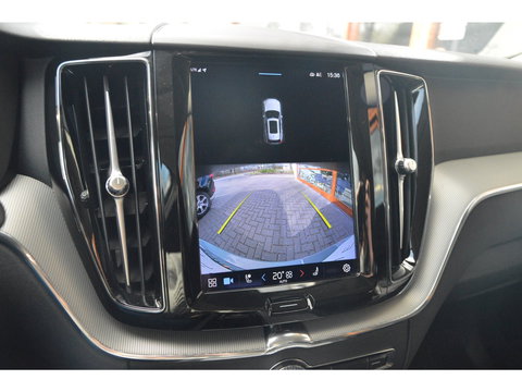Volvo XC60 T6 Hybride AWD Plus Dark LONG RANGE | Panoramadak | Stoel + Stuur Verwarmd | Camera | Apple CarPlay |