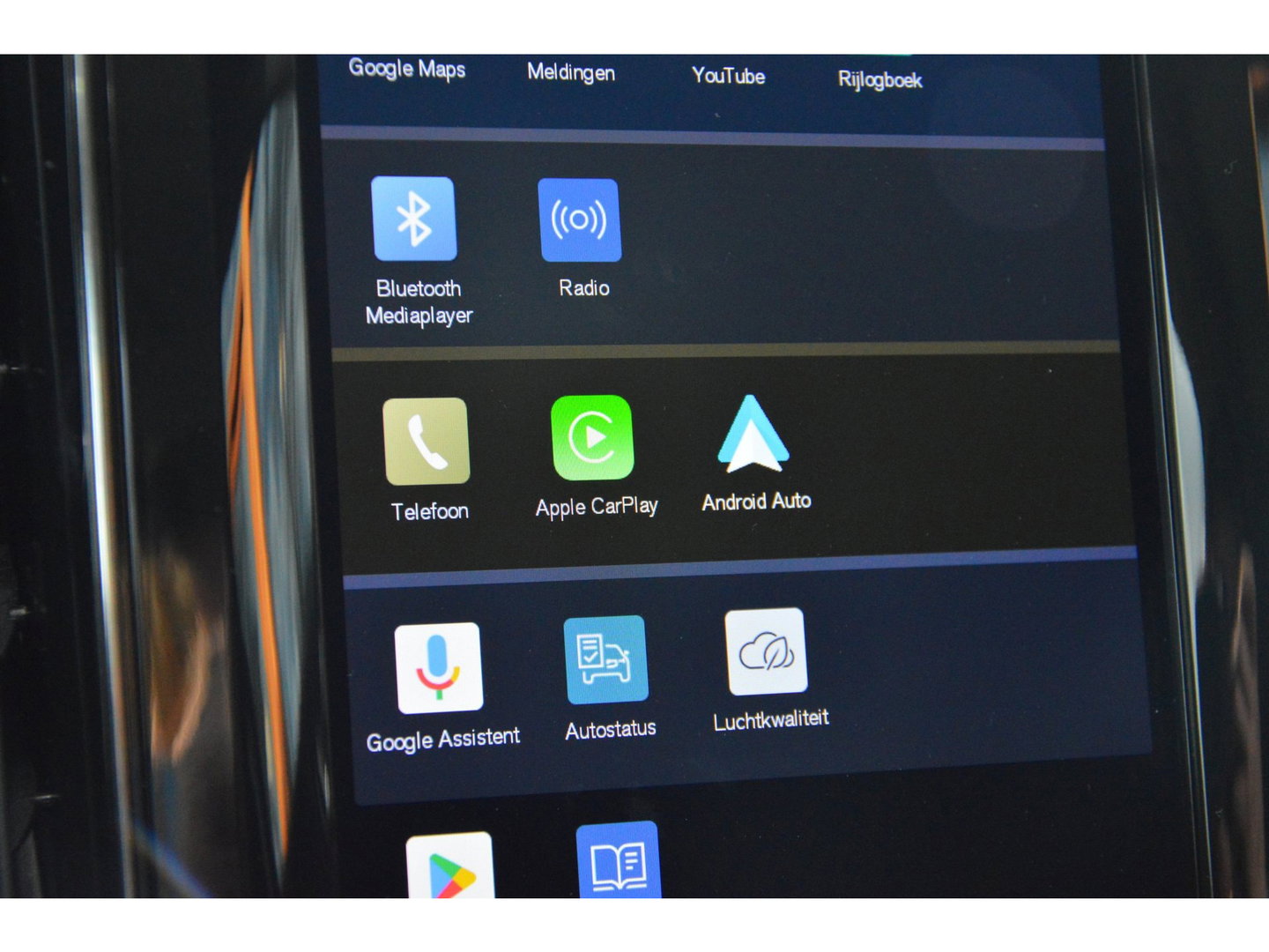 Volvo XC60 T6 Hybride AWD Plus Dark LONG RANGE | Panoramadak | Stoel + Stuur Verwarmd | Camera | Apple CarPlay |