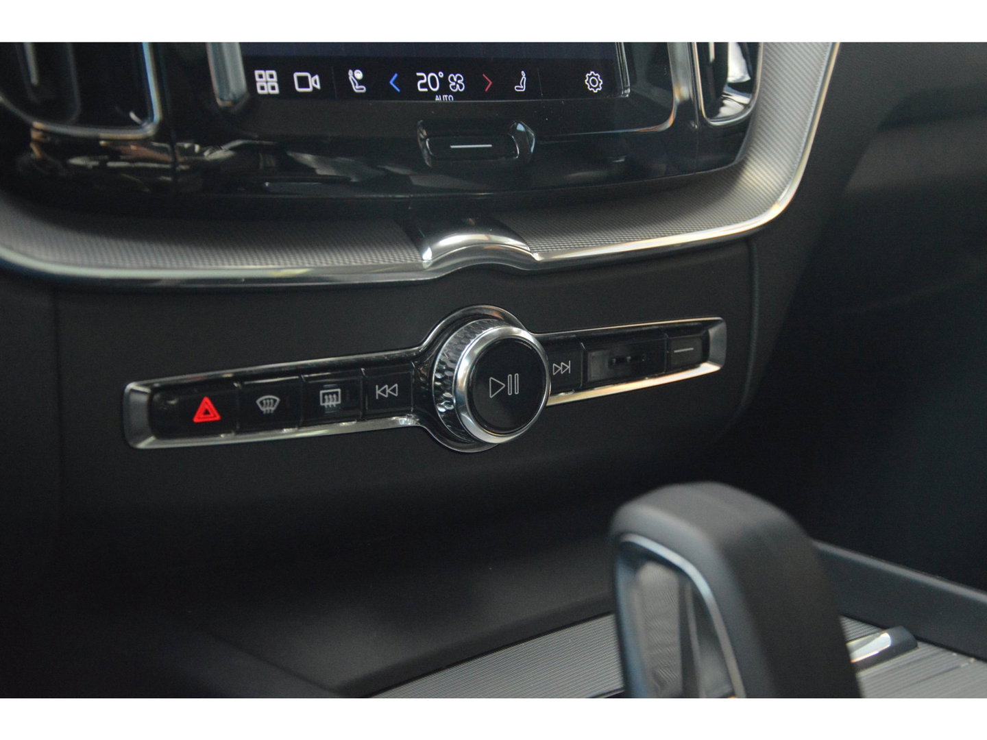 Volvo XC60 T6 Hybride AWD Plus Dark LONG RANGE | Panoramadak | Stoel + Stuur Verwarmd | Camera | Apple CarPlay |