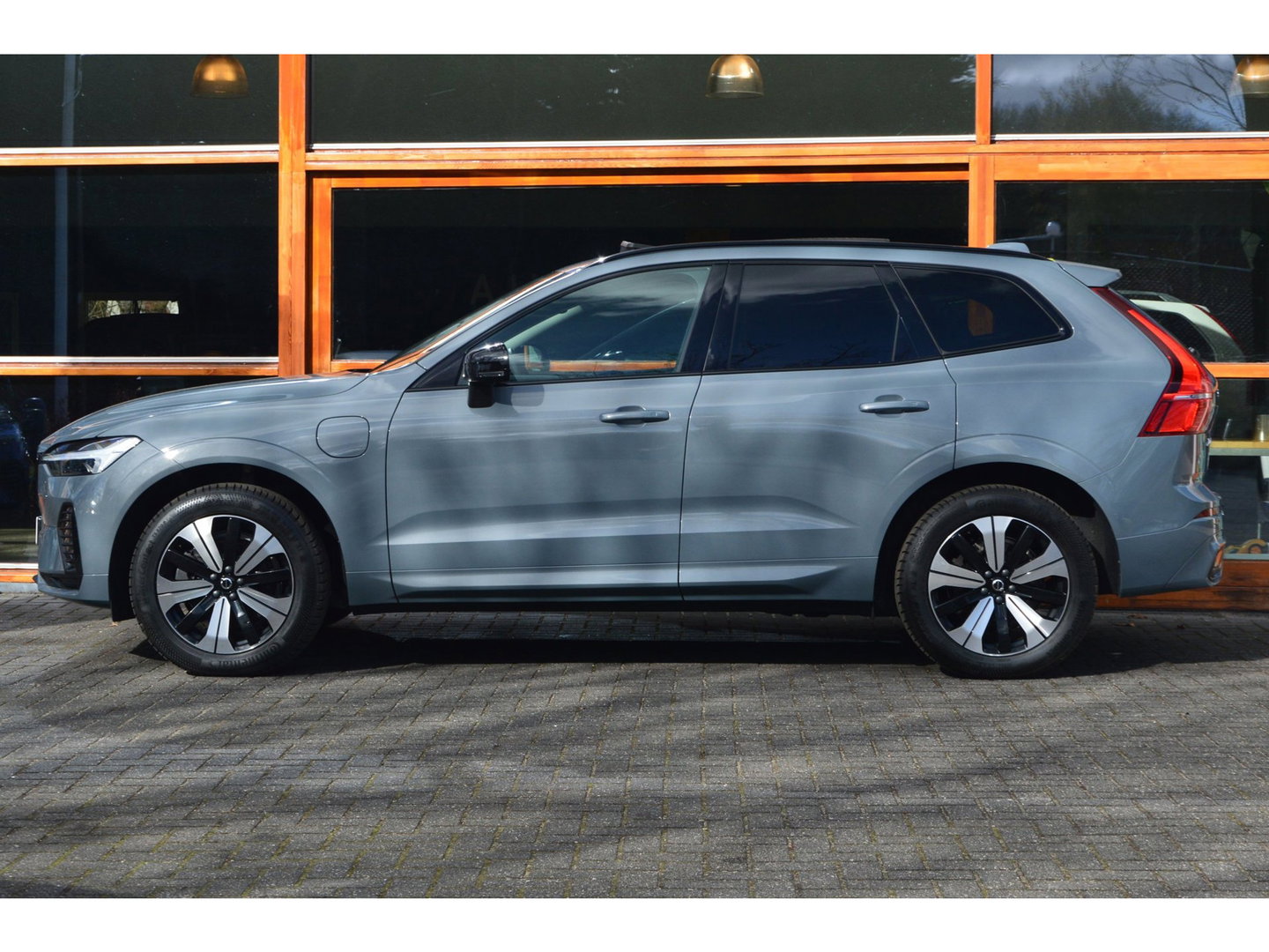 Volvo XC60 T6 Hybride AWD Plus Dark LONG RANGE | Panoramadak | Stoel + Stuur Verwarmd | Camera | Apple CarPlay |