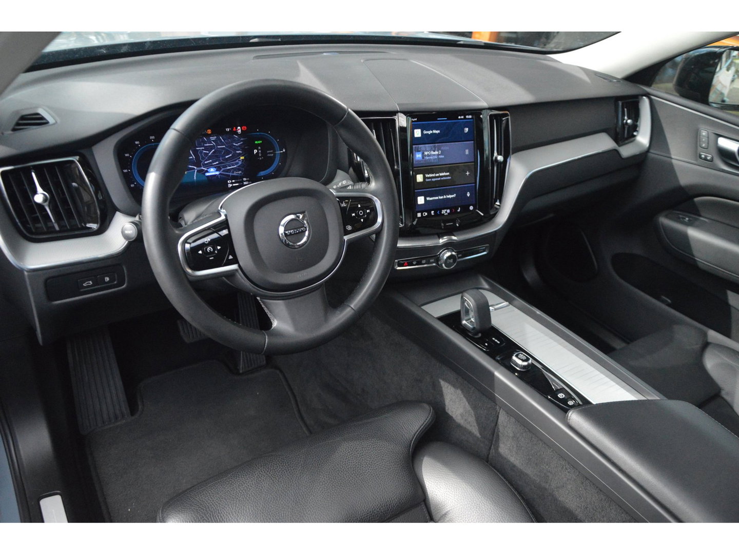 Volvo XC60 T6 Hybride AWD Plus Dark LONG RANGE | Panoramadak | Stoel + Stuur Verwarmd | Camera | Apple CarPlay |