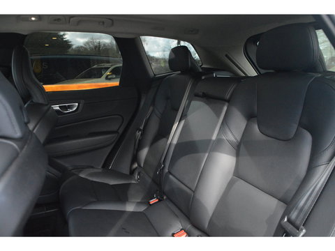 Volvo XC60 T6 Hybride AWD Plus Dark LONG RANGE | Panoramadak | Stoel + Stuur Verwarmd | Camera | Apple CarPlay |