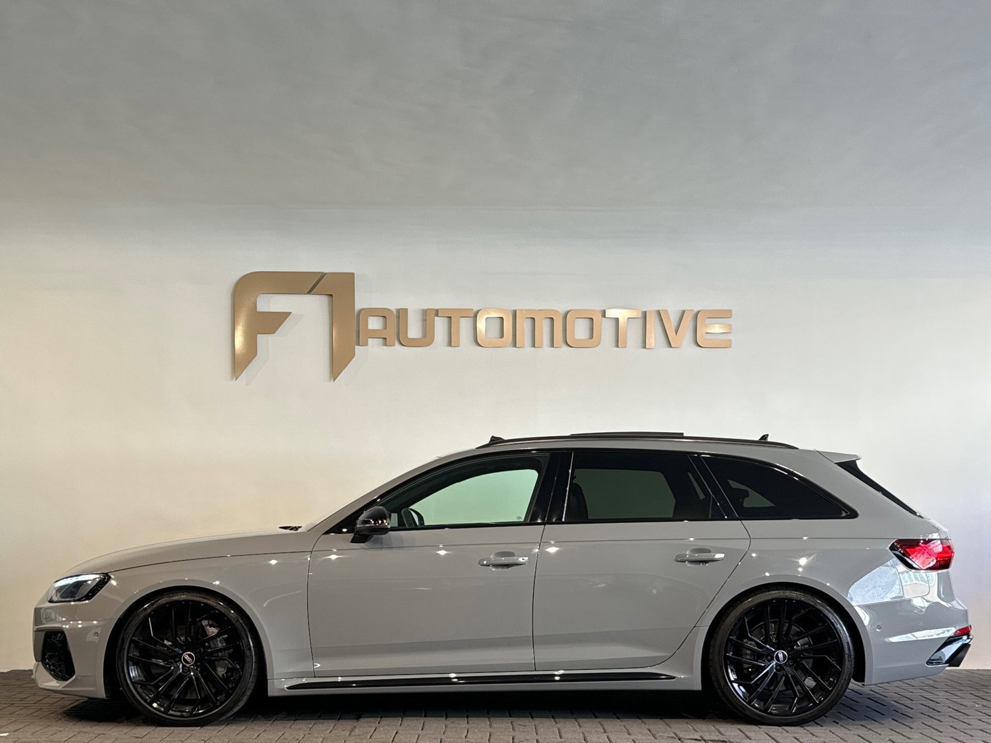 Audi RS4 Avant 2.9 TFSI quattro Ceramic|Pano|HuD|B&O|Massage
