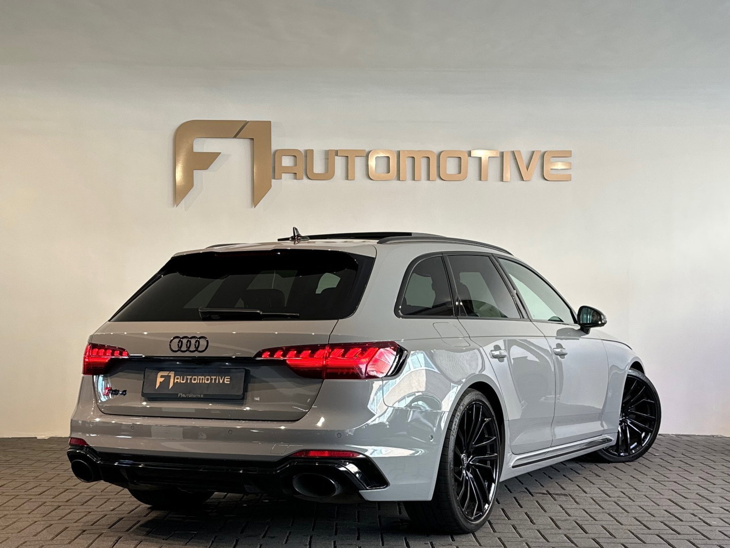 Audi RS4 Avant 2.9 TFSI quattro Ceramic|Pano|HuD|B&O|Massage