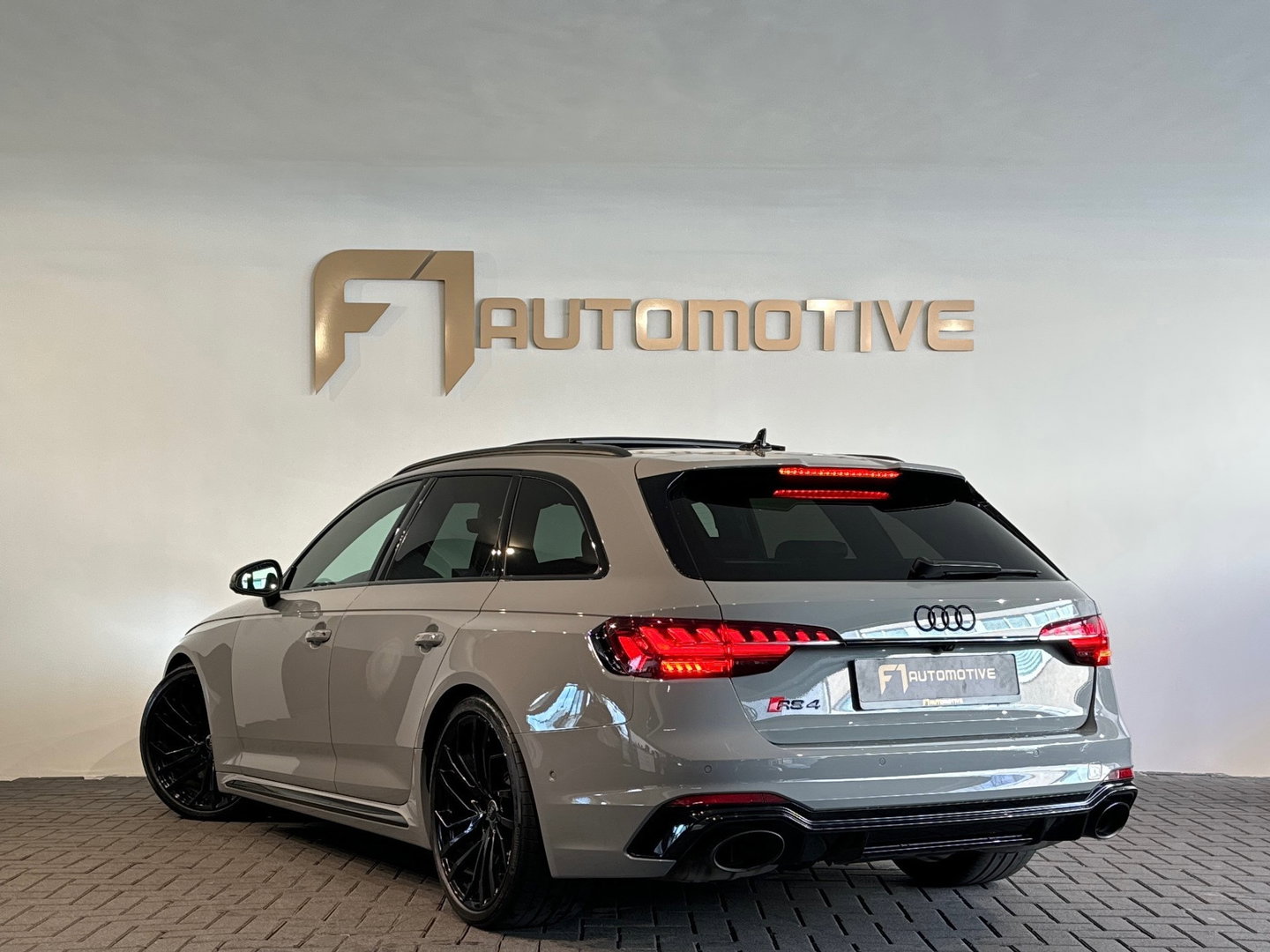 Audi RS4 Avant 2.9 TFSI quattro Ceramic|Pano|HuD|B&O|Massage