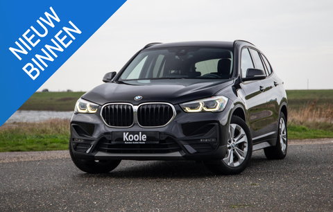 BMW X1 xDrive25e Executive CAMERA / CARPLAY / HEAD UP DISPLAY / LEDER / LED / CRUISE CONTROLE / STOELVERWARMING