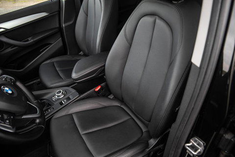 BMW X1 xDrive25e Executive CAMERA / CARPLAY / HEAD UP DISPLAY / LEDER / LED / CRUISE CONTROLE / STOELVERWARMING