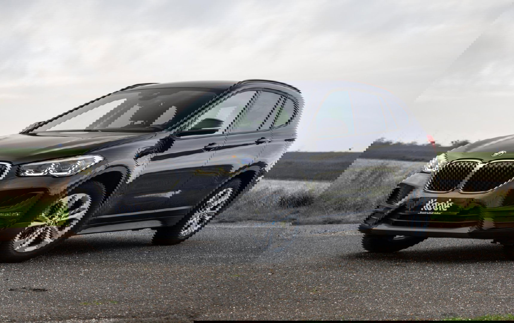 BMW X1 xDrive25e Executive CAMERA / CARPLAY / HEAD UP DISPLAY / LEDER / LED / CRUISE CONTROLE / STOELVERWARMING