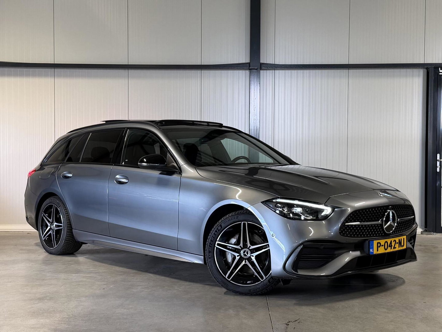 Mercedes-Benz C-Klasse Estate 300 e AMG Line Pano Sfeer Leer NAP