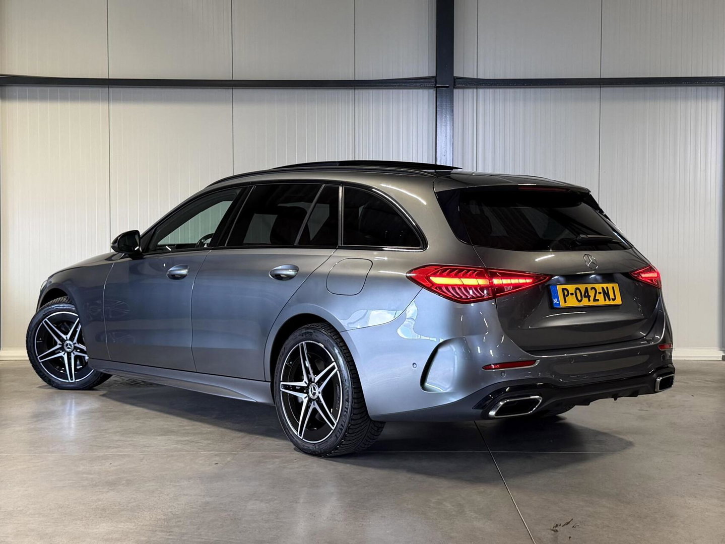 Mercedes-Benz C-Klasse Estate 300 e AMG Line Pano Sfeer Leer NAP