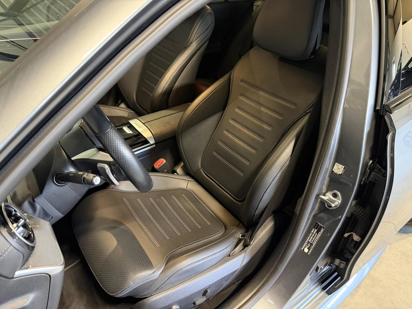 Mercedes-Benz C-Klasse Estate 300 e AMG Line Pano Sfeer Leer NAP