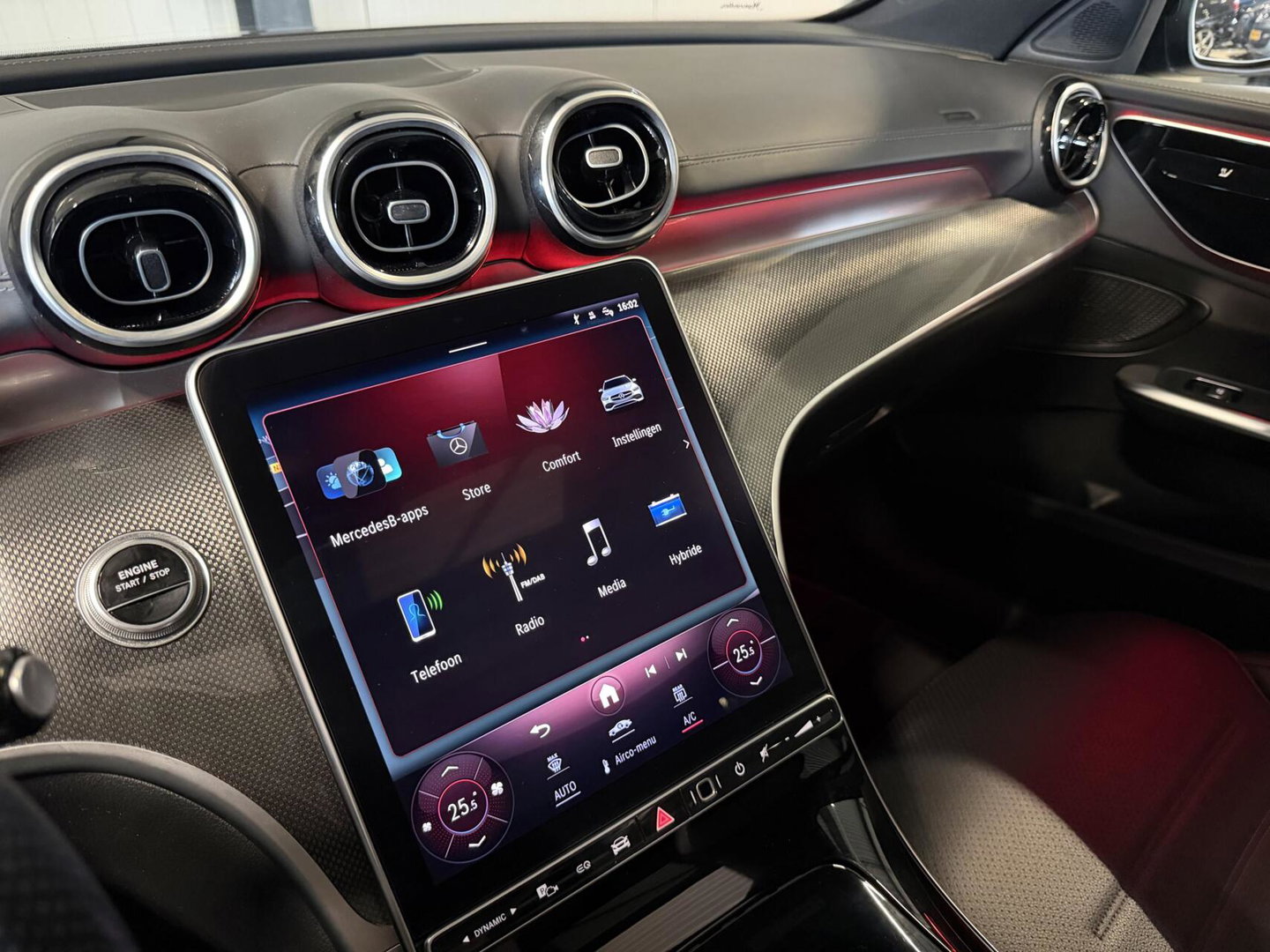 Mercedes-Benz C-Klasse Estate 300 e AMG Line Pano Sfeer Leer NAP