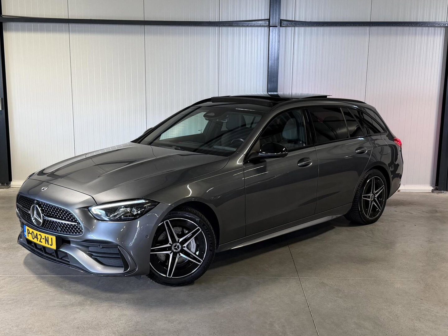 Mercedes-Benz C-Klasse Estate 300 e AMG Line Pano Sfeer Leer NAP