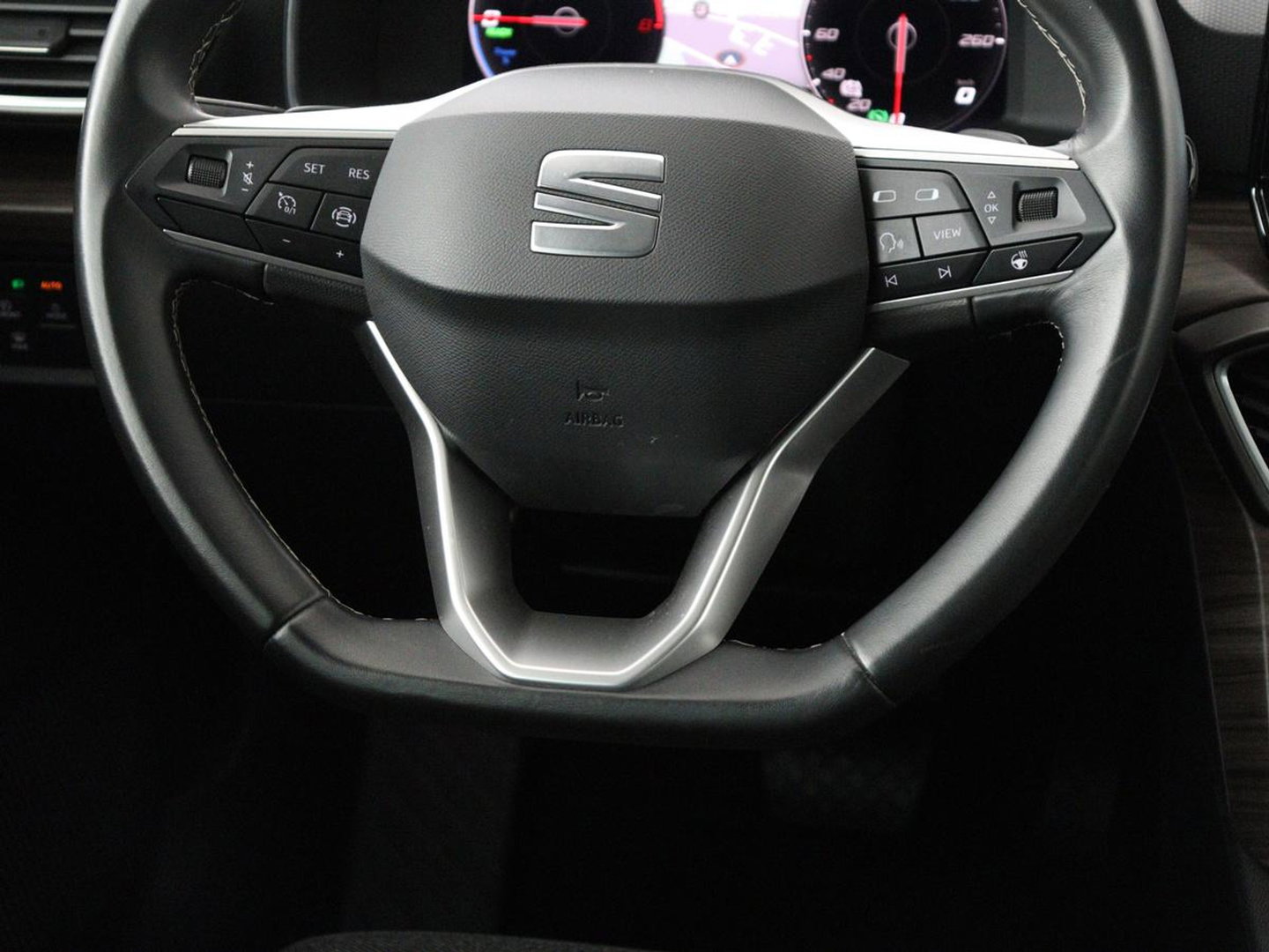 SEAT Leon 1.4 TSI eHybrid PHEV Xcellence | SOH 100% | Stoel & stuurverwarming | Sfeerverlichting | Keyless | Navigatie | Park Assist | Cruise control | Digital Cockpit | Climate control | Plug In