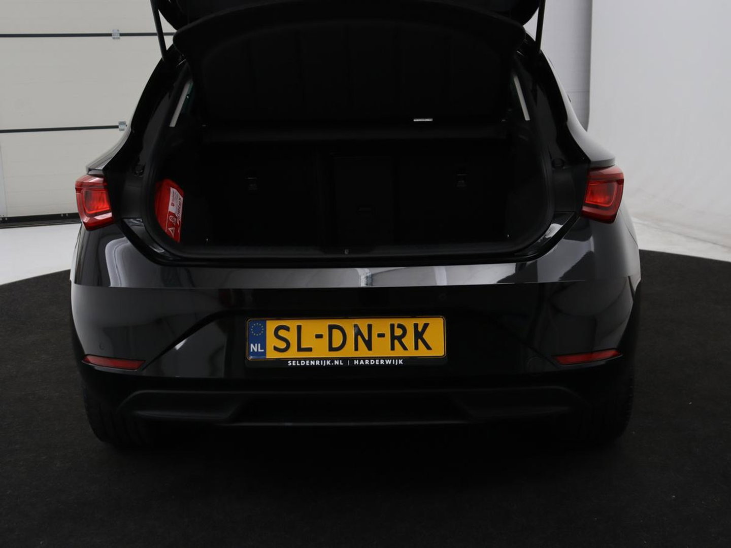 SEAT Leon 1.4 TSI eHybrid PHEV Xcellence | SOH 100% | Stoel & stuurverwarming | Sfeerverlichting | Keyless | Navigatie | Park Assist | Cruise control | Digital Cockpit | Climate control | Plug In