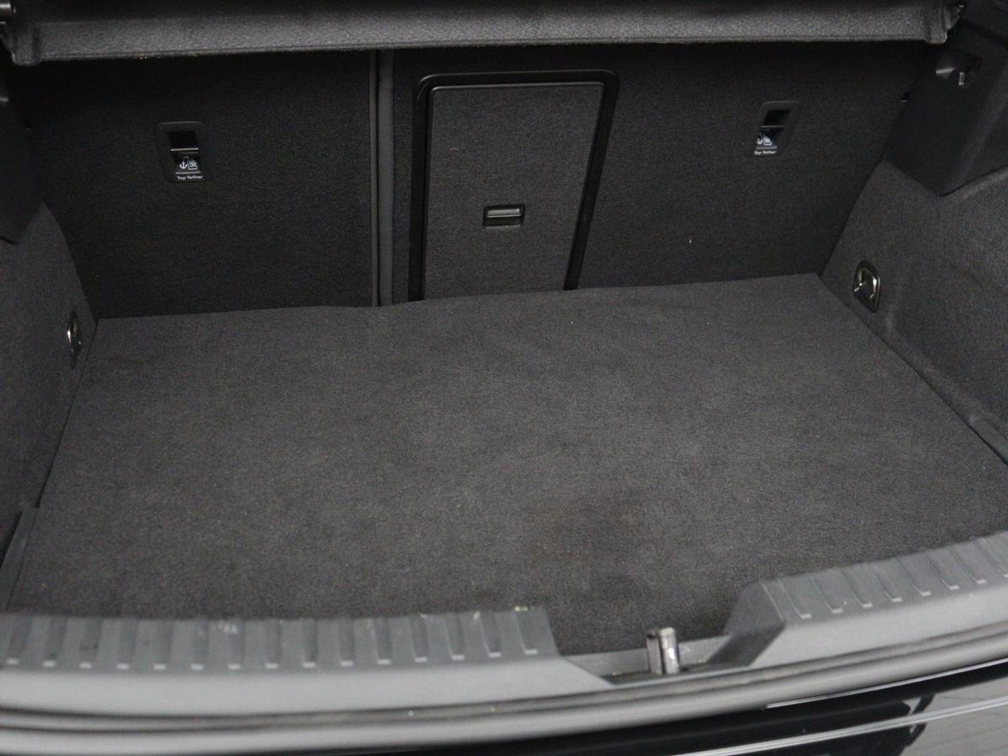 SEAT Leon 1.4 TSI eHybrid PHEV Xcellence | SOH 100% | Stoel & stuurverwarming | Sfeerverlichting | Keyless | Navigatie | Park Assist | Cruise control | Digital Cockpit | Climate control | Plug In