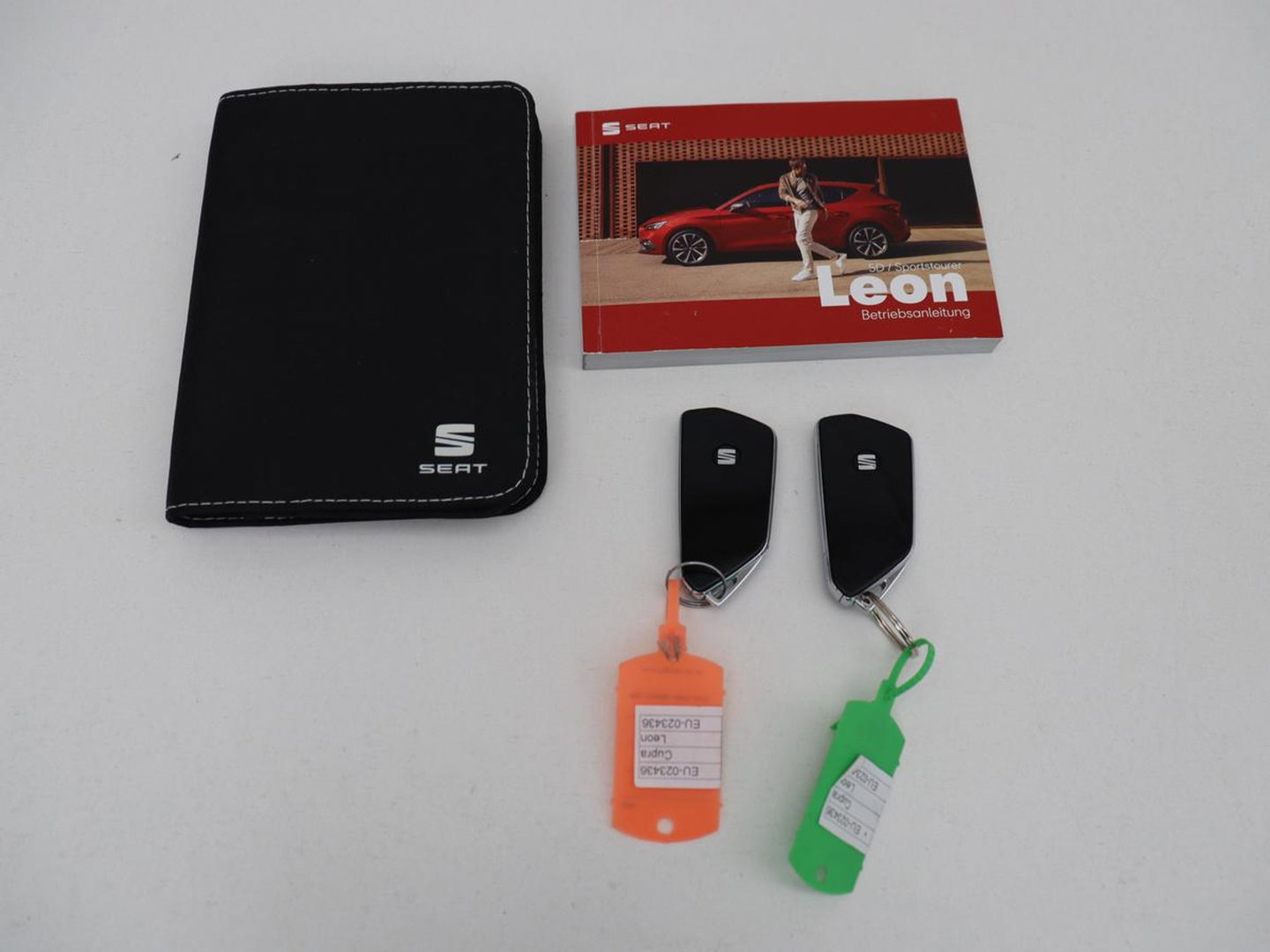 SEAT Leon 1.4 TSI eHybrid PHEV Xcellence | SOH 100% | Stoel & stuurverwarming | Sfeerverlichting | Keyless | Navigatie | Park Assist | Cruise control | Digital Cockpit | Climate control | Plug In